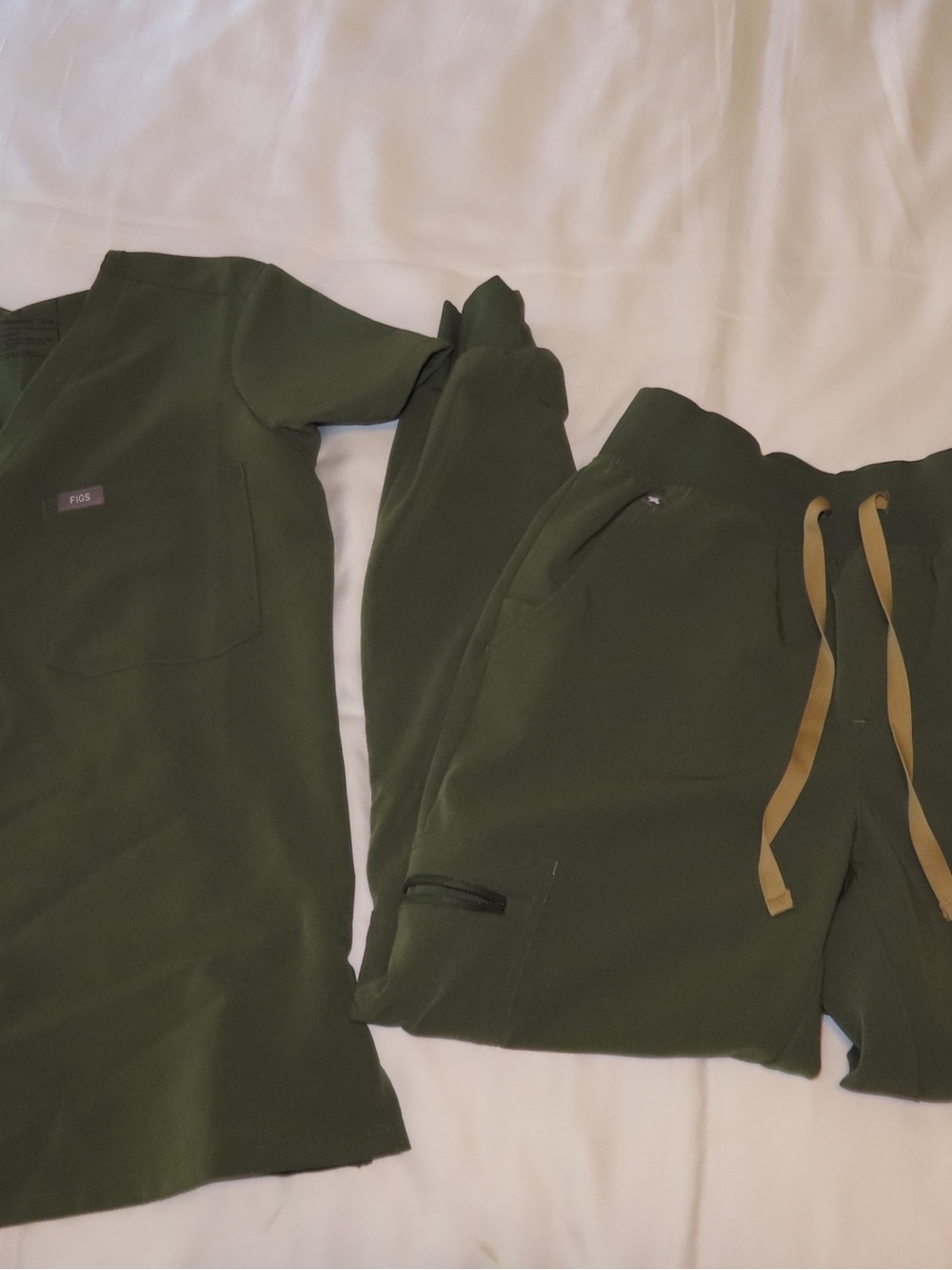 Figs Olive Green Set - Picture 1 of 2